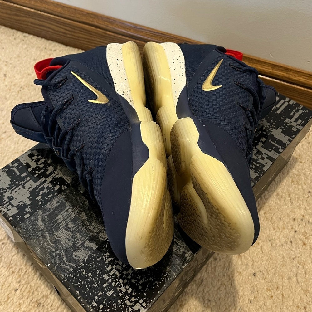 Nike LeBron XIV Low USA Midnight Navy Metallic Gold Red Sneakers Size 11 - Picture 3 of 5